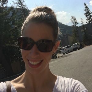 Meet your Posher, Claudia